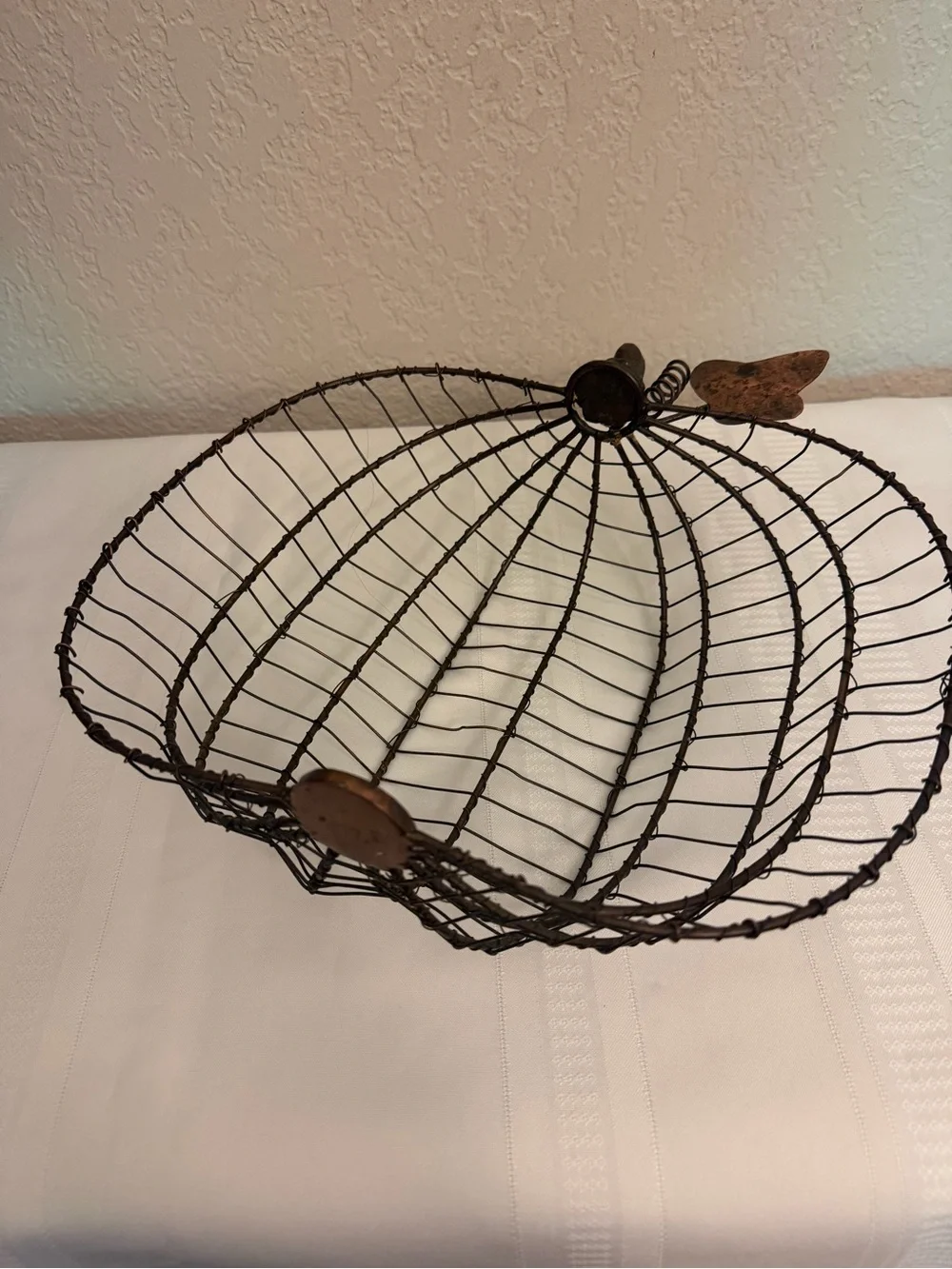 Vintage Metal Wire Gathering Basket Pumpkin Shaped Steam & Leaf Rustic Farmhouse